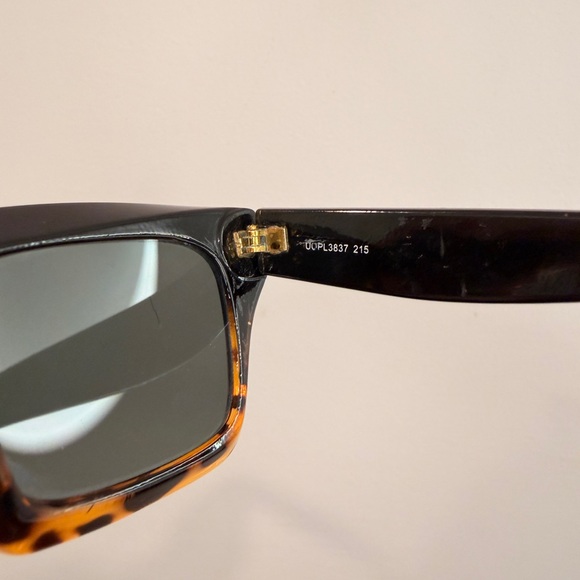 Tortoise Shell Square Sunglasses - Picture 3 of 3